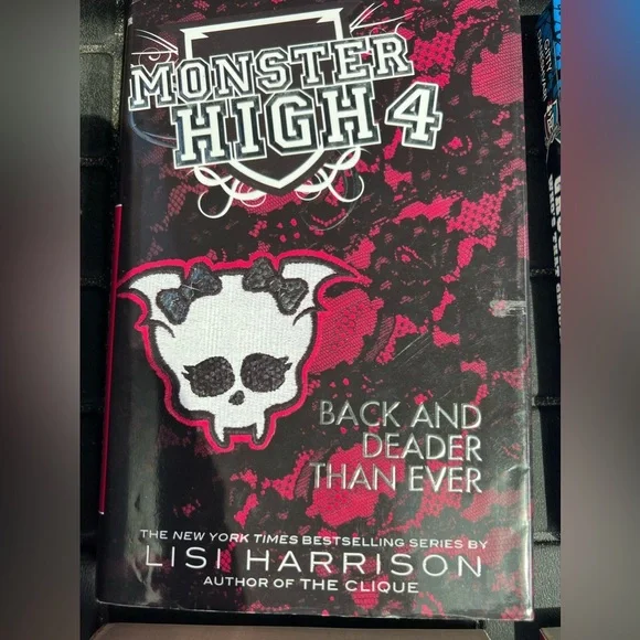 6 Monster High teen books. 1 hardcover & 1 comic book form. - Picture 6 of 9
